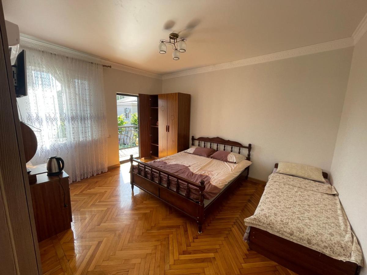 Hotel Гостевой Дом На Гечба Gagra Exterior foto